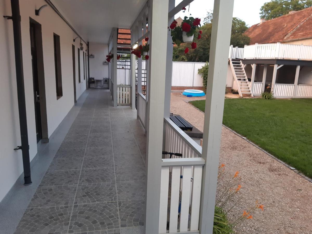 Casa J. Gusbeth Apartman Brassó Kültér fotó